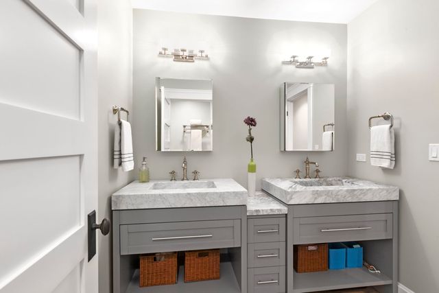 205 W Cook Avenue, Libertyville, IL 60048