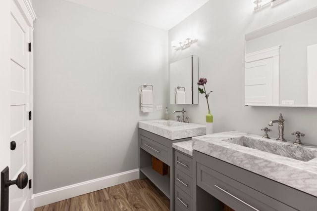 205 W Cook Avenue, Libertyville, IL 60048