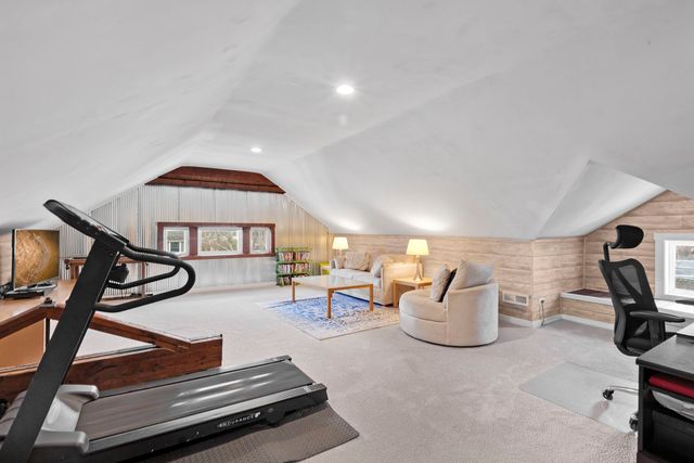 205 W Cook Avenue, Libertyville, IL 60048