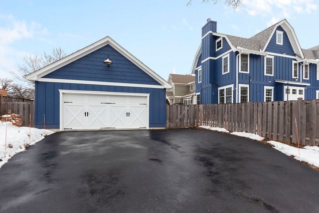 205 W Cook Avenue, Libertyville, IL 60048