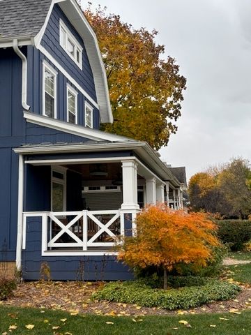 205 W Cook Avenue, Libertyville, IL 60048