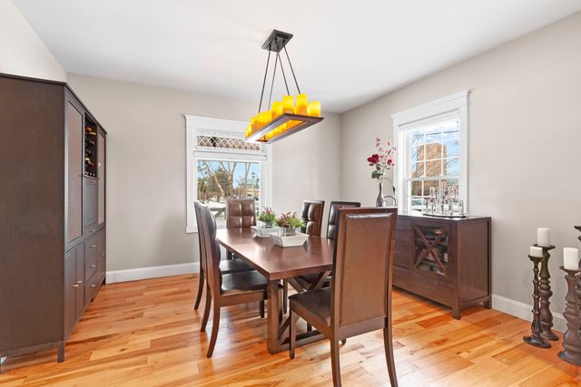 205 W Cook Avenue, Libertyville, IL 60048