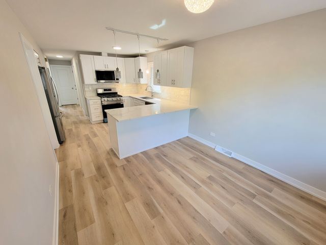 6308 W Cornelia Avenue, Chicago, IL 60634