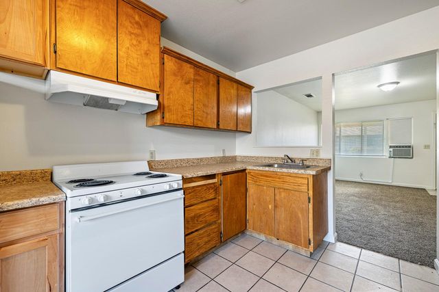 2840 N 1st Street, Fresno, CA 93703