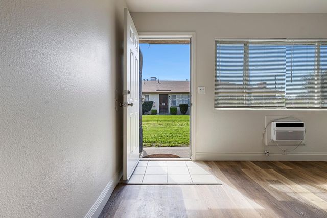 2840 N 1st Street, Fresno, CA 93703