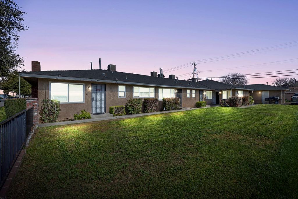2840 N 1st Street, Fresno, CA 93703