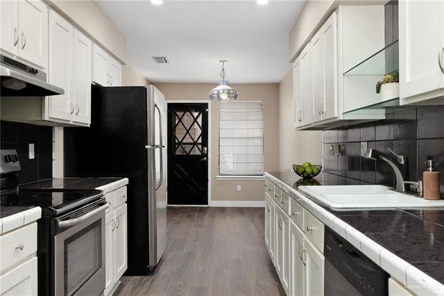 1102 Cardinal Avenue, Mcallen, TX 78504