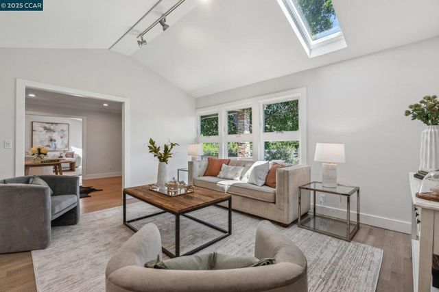 70 Lost Valley Dr, Orinda, CA 94563