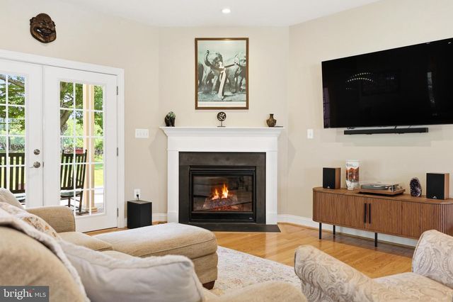 13855 PARIS BREEZE PL, Hillsboro, VA 20132