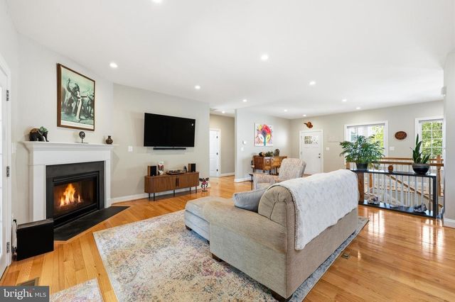 13855 PARIS BREEZE PL, Hillsboro, VA 20132