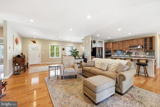 13855 PARIS BREEZE PL, Hillsboro, VA 20132