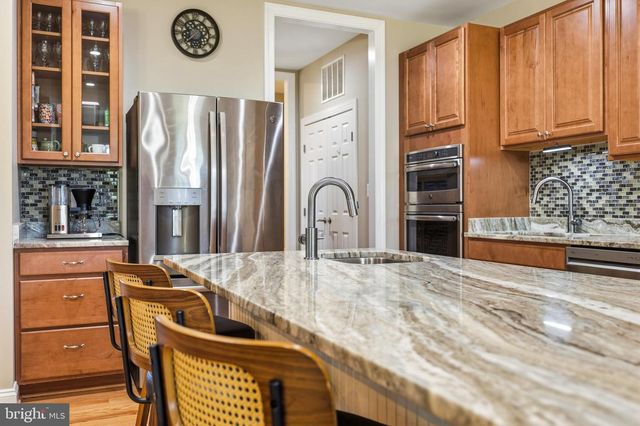 13855 PARIS BREEZE PL, Hillsboro, VA 20132