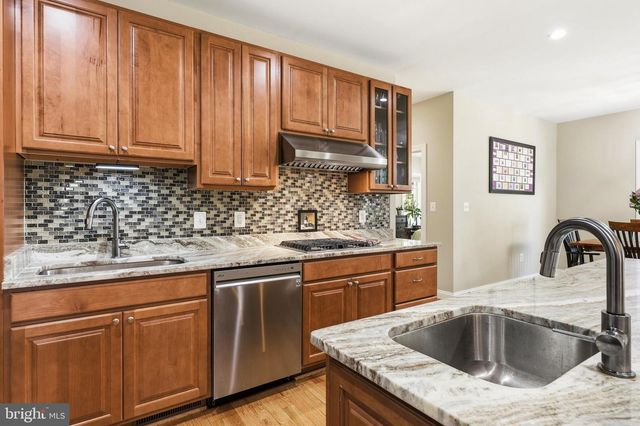 13855 PARIS BREEZE PL, Hillsboro, VA 20132
