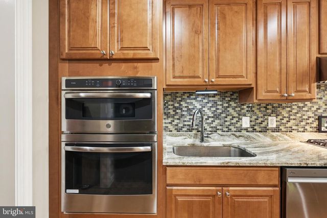 13855 PARIS BREEZE PL, Hillsboro, VA 20132