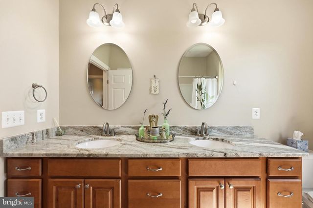 13855 PARIS BREEZE PL, Hillsboro, VA 20132