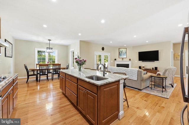 13855 PARIS BREEZE PL, Hillsboro, VA 20132