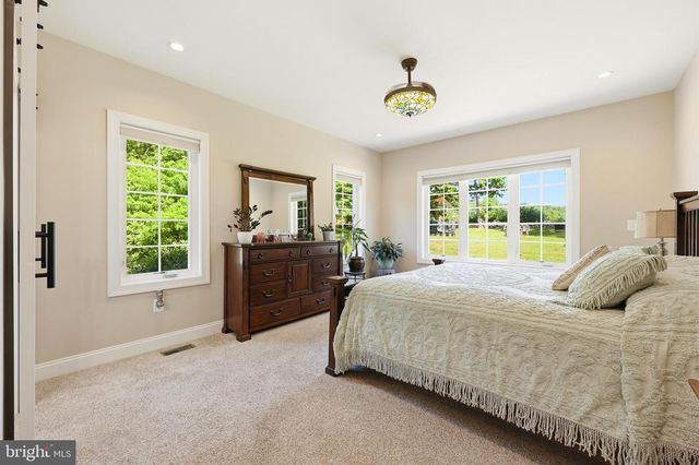 13855 PARIS BREEZE PL, Hillsboro, VA 20132