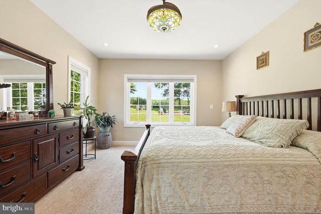 13855 PARIS BREEZE PL, Hillsboro, VA 20132