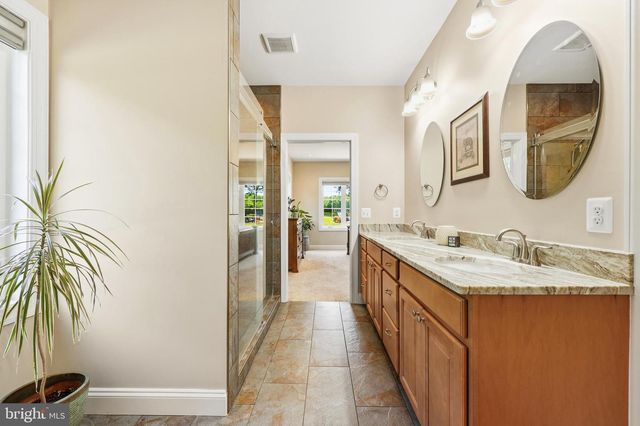 13855 PARIS BREEZE PL, Hillsboro, VA 20132
