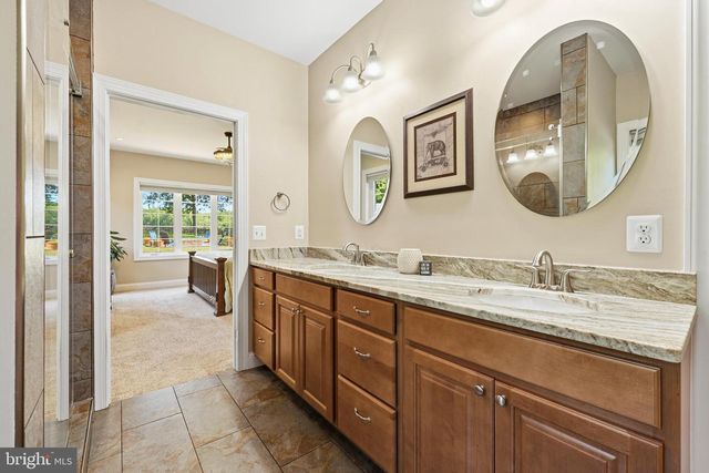 13855 PARIS BREEZE PL, Hillsboro, VA 20132