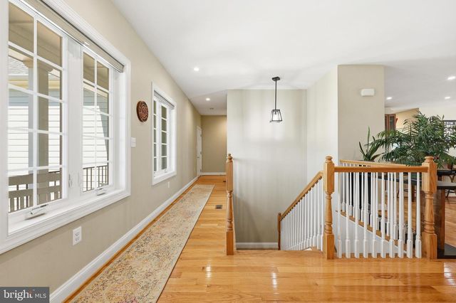13855 PARIS BREEZE PL, Hillsboro, VA 20132