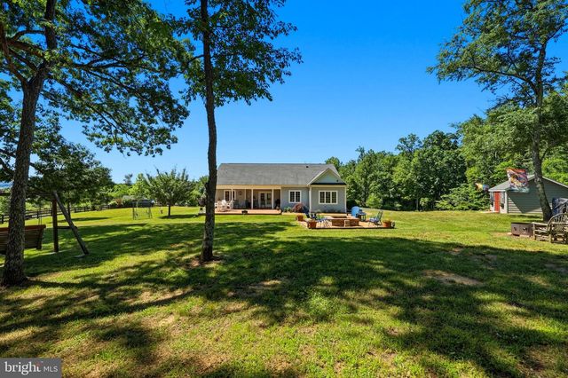 13855 PARIS BREEZE PL, Hillsboro, VA 20132