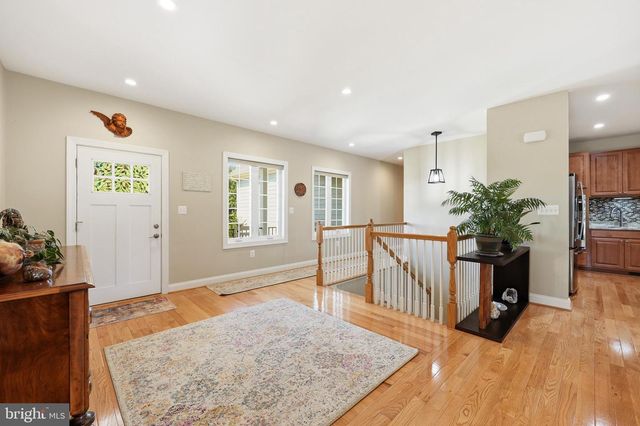 13855 PARIS BREEZE PL, Hillsboro, VA 20132
