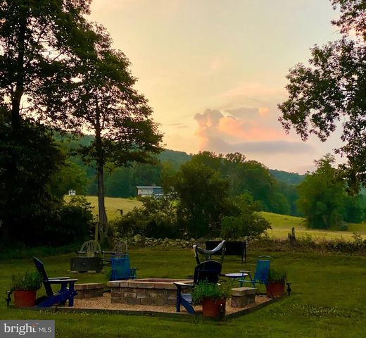 13855 PARIS BREEZE PL, Hillsboro, VA 20132