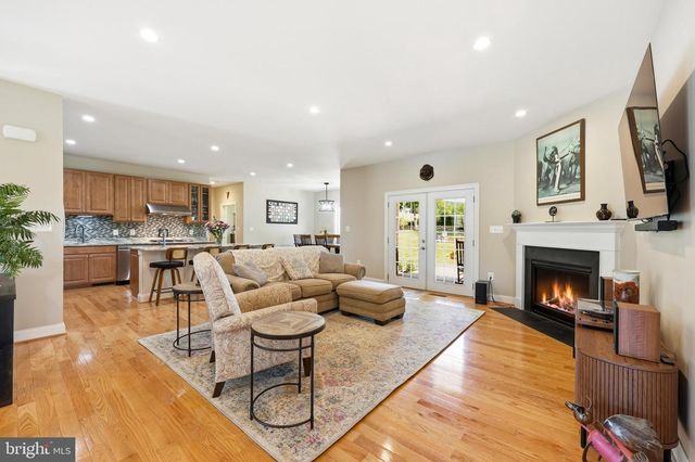 13855 PARIS BREEZE PL, Hillsboro, VA 20132