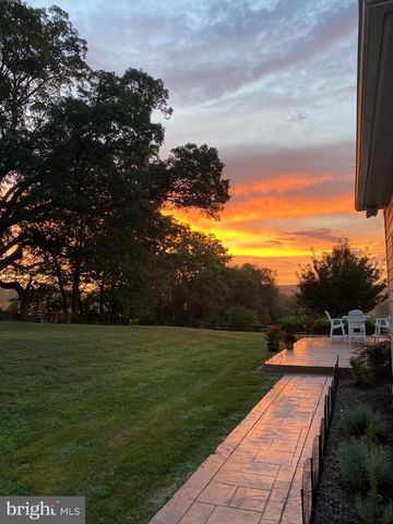 13855 PARIS BREEZE PL, Hillsboro, VA 20132