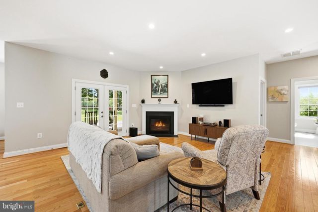 13855 PARIS BREEZE PL, Hillsboro, VA 20132
