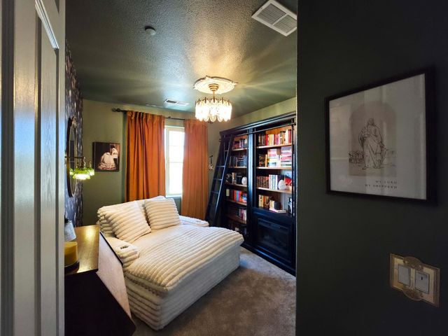 5640 N Madelyn Avenue, Fresno, CA 93723