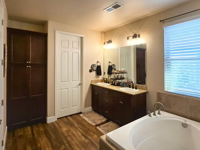 5640 N Madelyn Avenue, Fresno, CA 93723