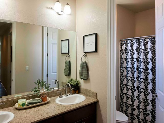 5640 N Madelyn Avenue, Fresno, CA 93723