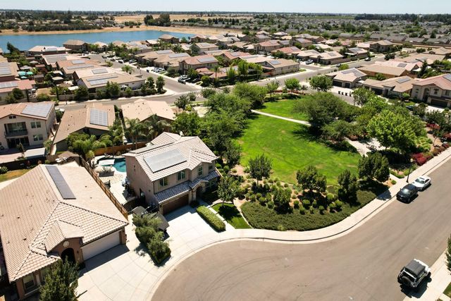 5640 N Madelyn Avenue, Fresno, CA 93723