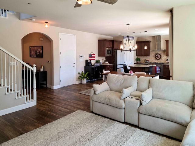 5640 N Madelyn Avenue, Fresno, CA 93723