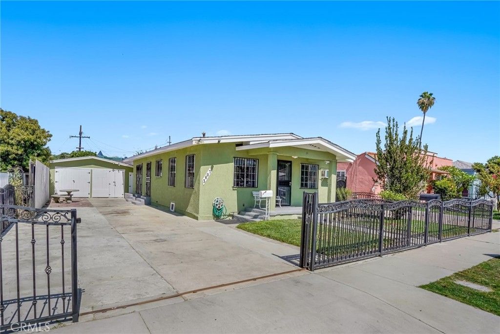 3607 Walnut, Lynwood, CA 90262 — photo 2