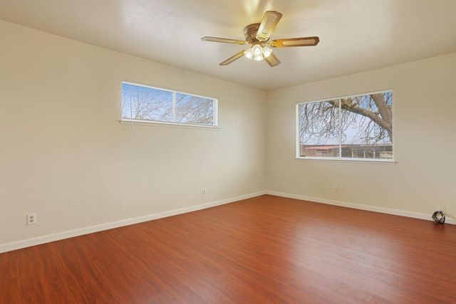 8595 Bradshaw Rd, Elk Grove, CA 95624