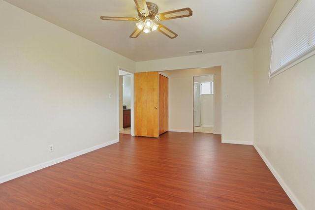 8595 Bradshaw Rd, Elk Grove, CA 95624