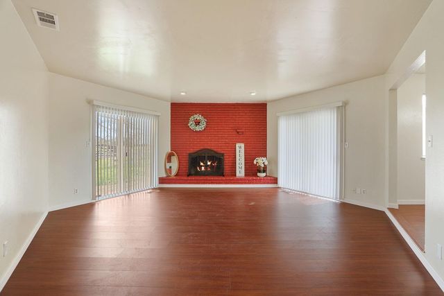 8595 Bradshaw Rd, Elk Grove, CA 95624