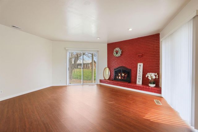 8595 Bradshaw Rd, Elk Grove, CA 95624