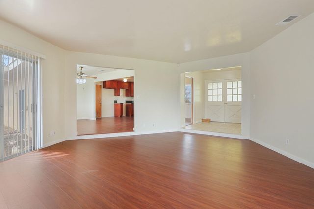 8595 Bradshaw Rd, Elk Grove, CA 95624