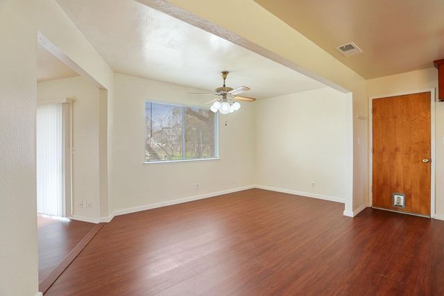8595 Bradshaw Rd, Elk Grove, CA 95624