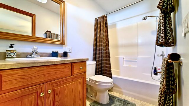 7406 Twin Lakes Road, Manson, IA 50563