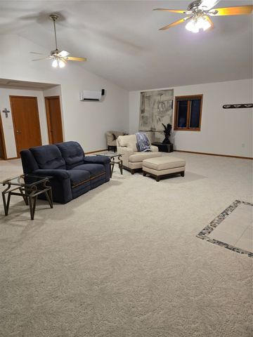 7406 Twin Lakes Road, Manson, IA 50563