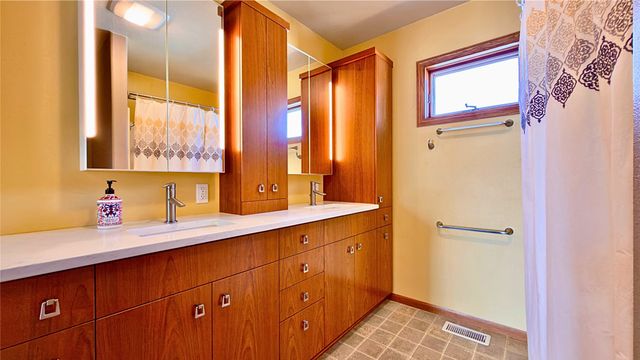 7406 Twin Lakes Road, Manson, IA 50563