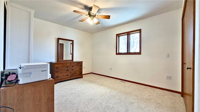 7406 Twin Lakes Road, Manson, IA 50563