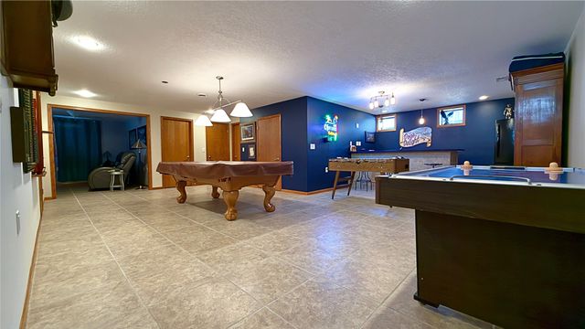 7406 Twin Lakes Road, Manson, IA 50563