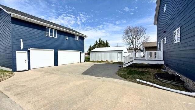 7406 Twin Lakes Road, Manson, IA 50563