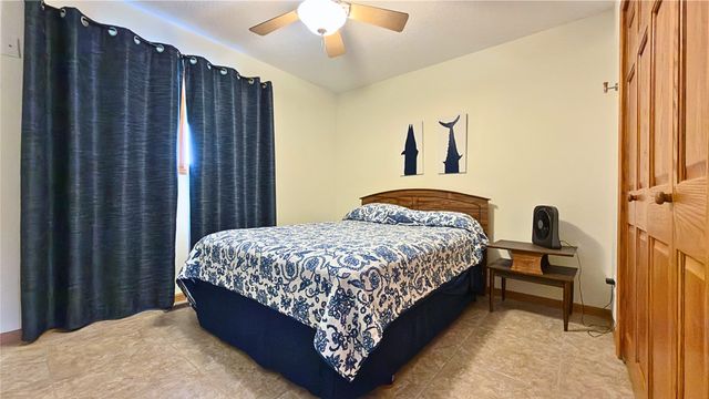 7406 Twin Lakes Road, Manson, IA 50563